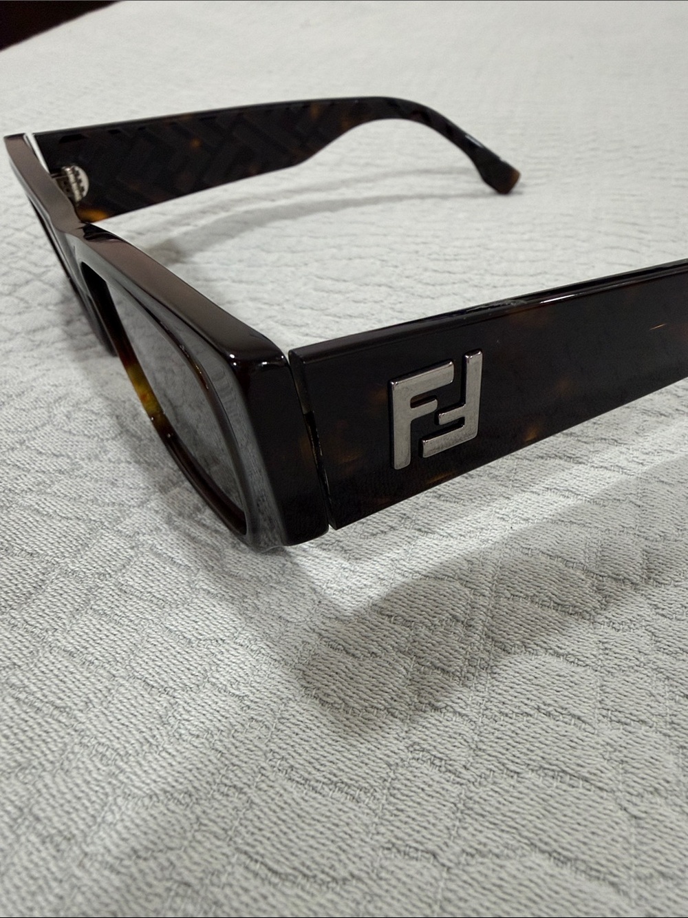Fendi Tortoiseshell Rectangular Sunglasses with FF Logo - Brown - Picture 5 of 9
